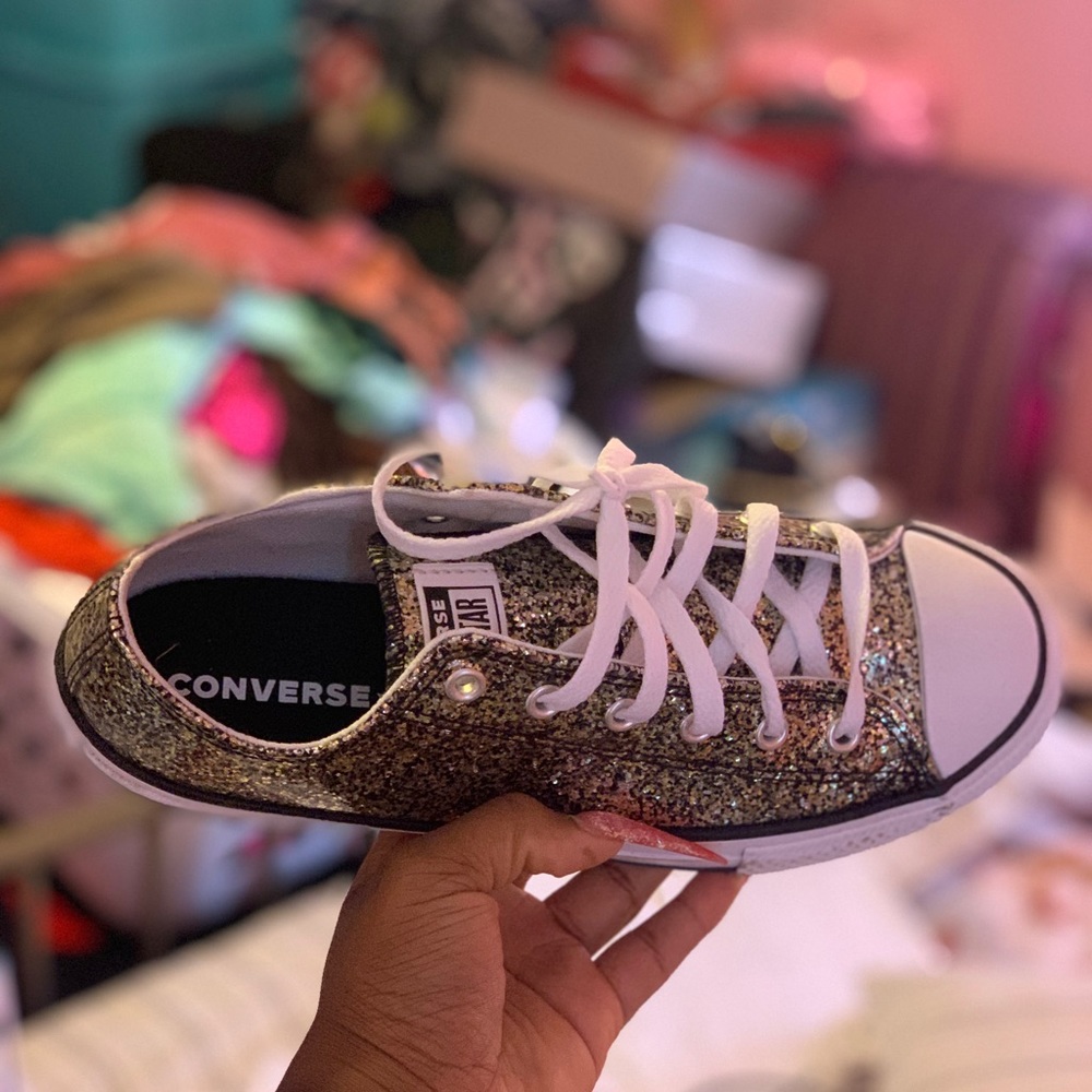 Converses - Picture 5 of 9